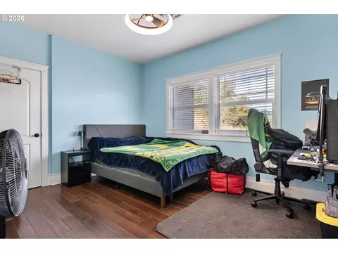 Bedroom - 785 Mathis Hill Rd, Yoncalla, OR 97499 photo 4 of 4