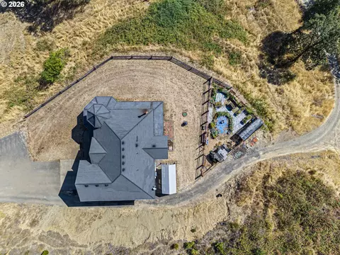 View/Area - 785 Mathis Hill Rd, Yoncalla, OR 97499 photo 5 of 5