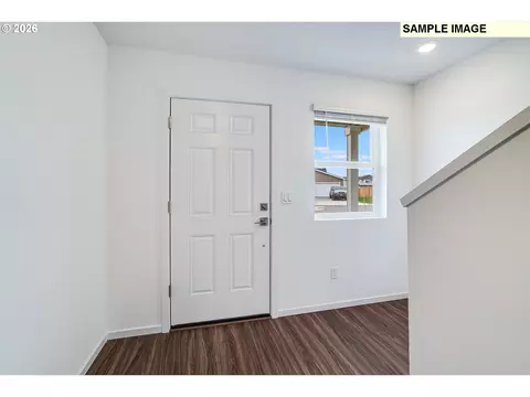 5766 Bainbridge Rd, Eugene, OR 97402 photo 3