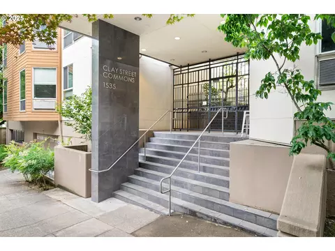 1535 SW Clay St #212, Portland, OR 97201