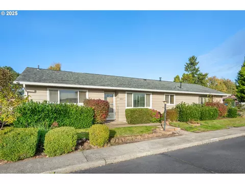 16045 SW Queen Victoria Pl, King City, OR 97224