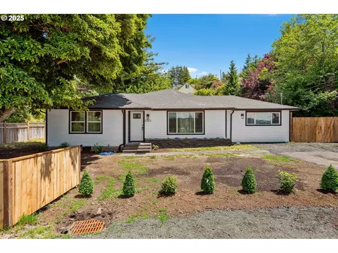 586 11th Ave, Coos Bay, OR 97420