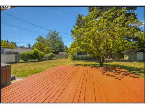 Exterior - 1137 SE 224th Ave, Gresham, OR 97030 photo 5 of 10