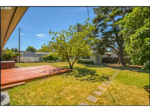 Exterior - 1137 SE 224th Ave, Gresham, OR 97030 photo 7 of 10