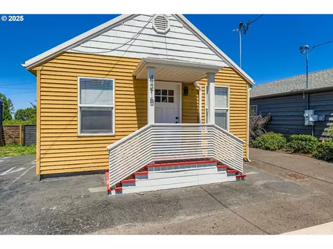 4215 NE Highland Ct, Portland, OR 97218