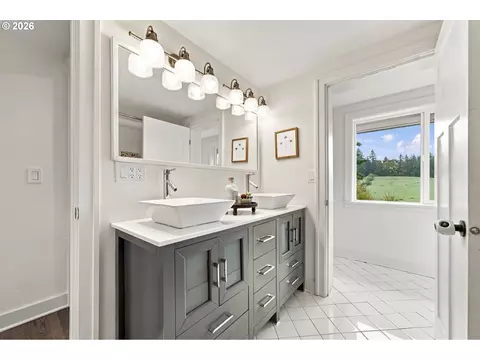 Bath - 38420 SE Boitano Rd, Sandy, OR 97055 photo 1 of 5