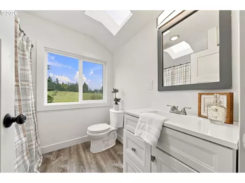 Bath - 38420 SE Boitano Rd, Sandy, OR 97055 photo 4 of 5