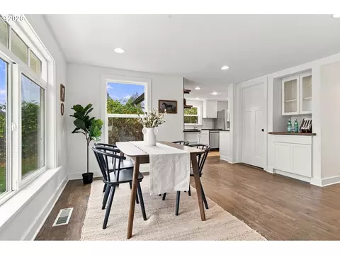Dining - 38420 SE Boitano Rd, Sandy, OR 97055 photo 2 of 4