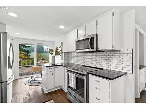 Kitchen - 38420 SE Boitano Rd, Sandy, OR 97055 photo 2 of 3