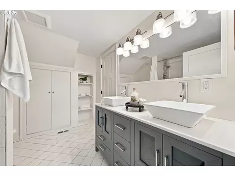 Bath - 38420 SE Boitano Rd, Sandy, OR 97055 photo 3 of 5