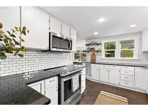Kitchen - 38420 SE Boitano Rd, Sandy, OR 97055 photo 3 of 3