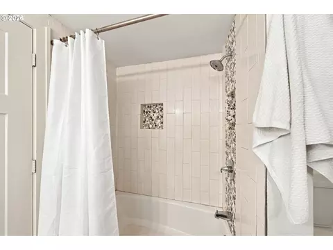 Bath - 38420 SE Boitano Rd, Sandy, OR 97055 photo 2 of 5