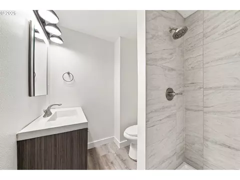 Bath - 38420 SE Boitano Rd, Sandy, OR 97055 photo 5 of 5