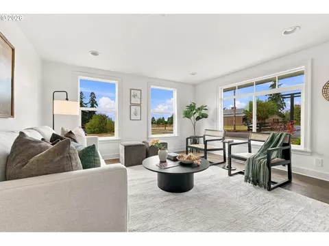 Living - 38420 SE Boitano Rd, Sandy, OR 97055 photo 4 of 4