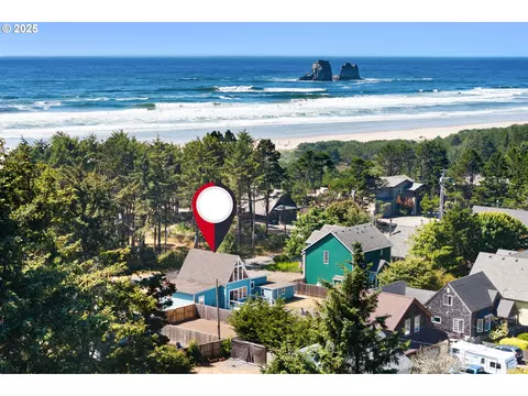 17905 Ocean Blvd, Rockaway Beach, OR 97136