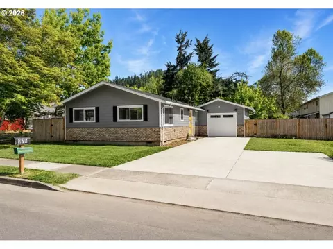 975 Evergreen Dr, Creswell, OR 97426