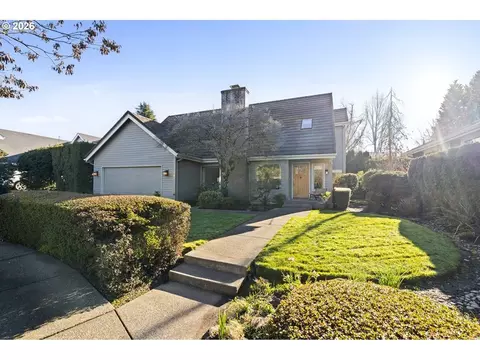 847 Fairway View Dr, Eugene, OR 97401
