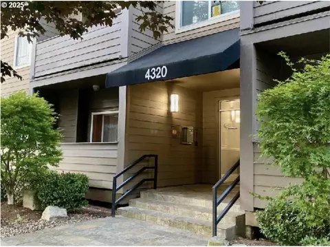 4320 S Corbett Ave #116, Portland, OR 97239