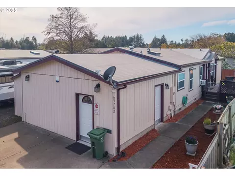 63782 Wallace Rd, Coos Bay, OR 97420