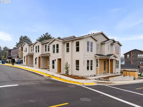 305 SE Jetty Ave #B, Lincoln City, OR 97367