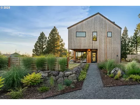 468 NW Strawberry Mountain Rd, White Salmon, WA 98672