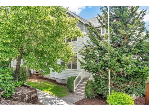 241 SW 105th Ter, Portland, OR 97225