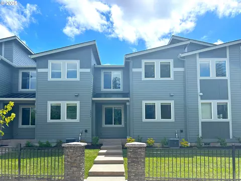 6924 SE Butternut Creek Pkwy, Hillsboro, OR 97123