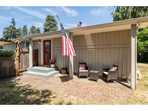 Exterior - 1524 Galaway Ct, Eugene, OR 97401 photo 2 of 10