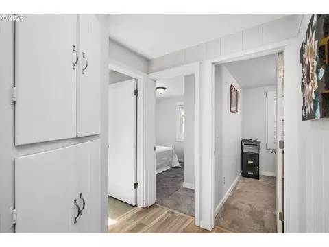 Entry Way - 1524 Galaway Ct, Eugene, OR 97401 photo 2 of 3