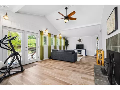 Living - 1524 Galaway Ct, Eugene, OR 97401 photo 5 of 5