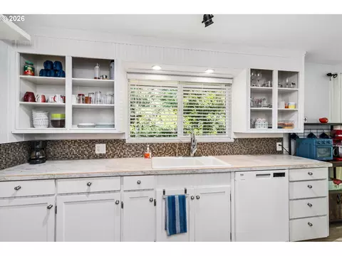 Kitchen - 1524 Galaway Ct, Eugene, OR 97401 photo 1 of 3
