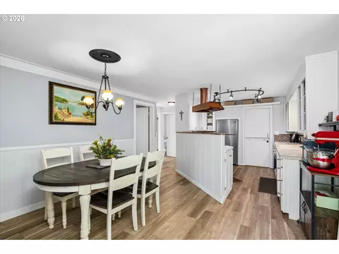 Dining - 1524 Galaway Ct, Eugene, OR 97401 photo 2 of 2