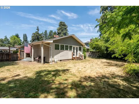 Exterior - 1524 Galaway Ct, Eugene, OR 97401 photo 4 of 10