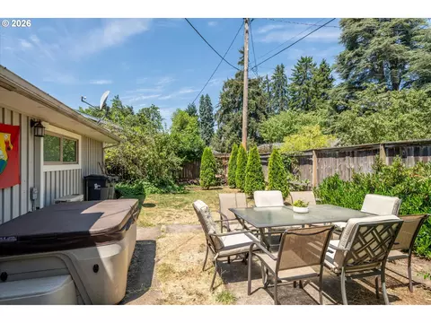 Exterior - 1524 Galaway Ct, Eugene, OR 97401 photo 9 of 10