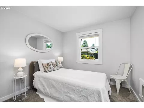 Bedroom - 1524 Galaway Ct, Eugene, OR 97401 photo 4 of 7