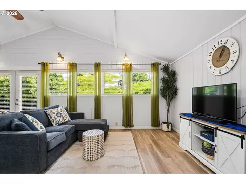 Living - 1524 Galaway Ct, Eugene, OR 97401 photo 1 of 5