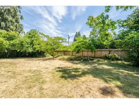 Exterior - 1524 Galaway Ct, Eugene, OR 97401 photo 8 of 10