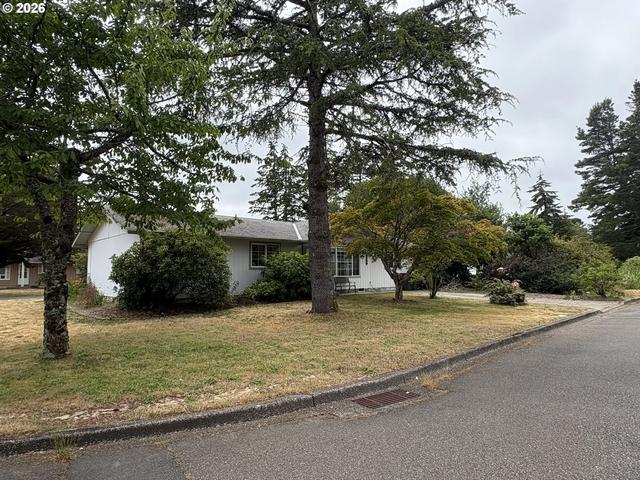 2320 20th St, Florence, OR 97439
