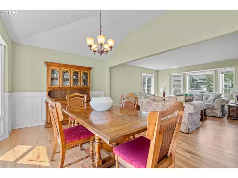 Dining - 1083 SE Acacia Pl, Gresham, OR 97080 photo 3 of 5