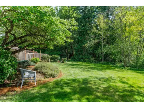Exterior - 1083 SE Acacia Pl, Gresham, OR 97080 photo 7 of 10