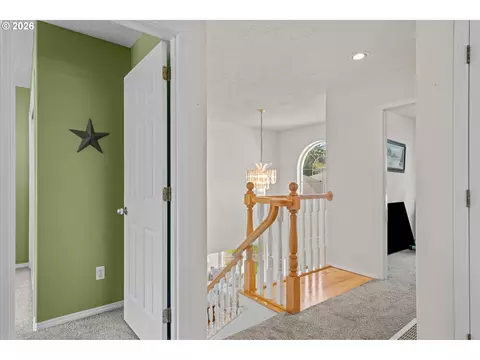 Entry Way - 1083 SE Acacia Pl, Gresham, OR 97080 photo 4 of 4