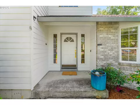 Entry Way - 1083 SE Acacia Pl, Gresham, OR 97080 photo 1 of 4