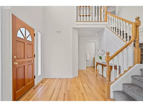 Entry Way - 1083 SE Acacia Pl, Gresham, OR 97080 photo 3 of 4