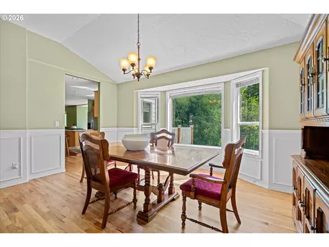 Dining - 1083 SE Acacia Pl, Gresham, OR 97080 photo 2 of 5