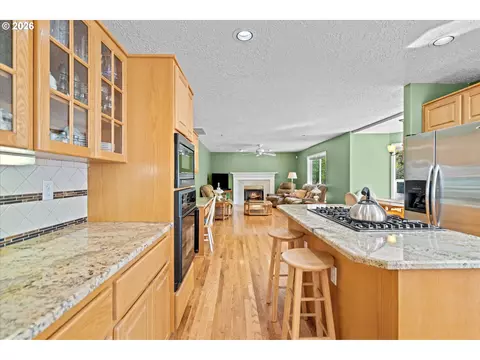 Kitchen - 1083 SE Acacia Pl, Gresham, OR 97080 photo 2 of 6
