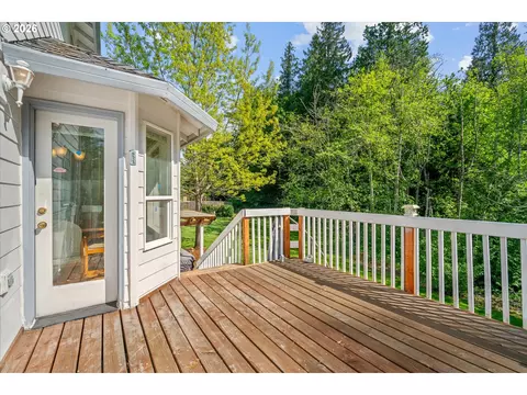Exterior - 1083 SE Acacia Pl, Gresham, OR 97080 photo 6 of 10