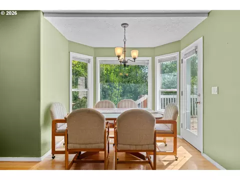 Dining - 1083 SE Acacia Pl, Gresham, OR 97080 photo 5 of 5
