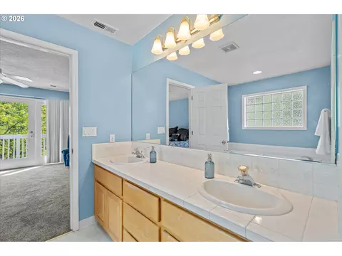 Bath - 1083 SE Acacia Pl, Gresham, OR 97080 photo 5 of 6