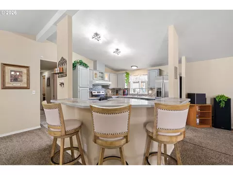 Kitchen - 326 SE Anderson Rd, Boardman, OR 97818 photo 4 of 4