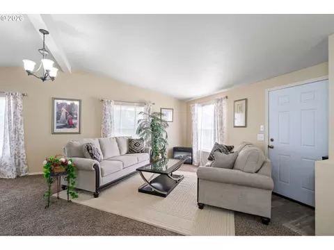 Living - 326 SE Anderson Rd, Boardman, OR 97818 photo 1 of 4